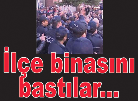 Ak Parti Bağcılar ve Bakırköy ilçe binasında BDP eylemi...