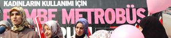 Saadet pembe metrobüste ısrarlı…