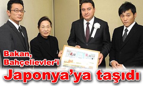 Dr. Miyazaki’nin adını taşıyan parkın fotoğrafını annesi ve kardeşlerine hediye etti...